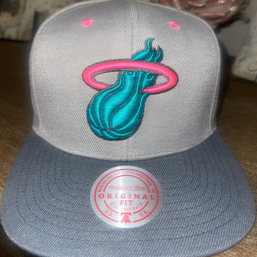 Mens Miami heat hat